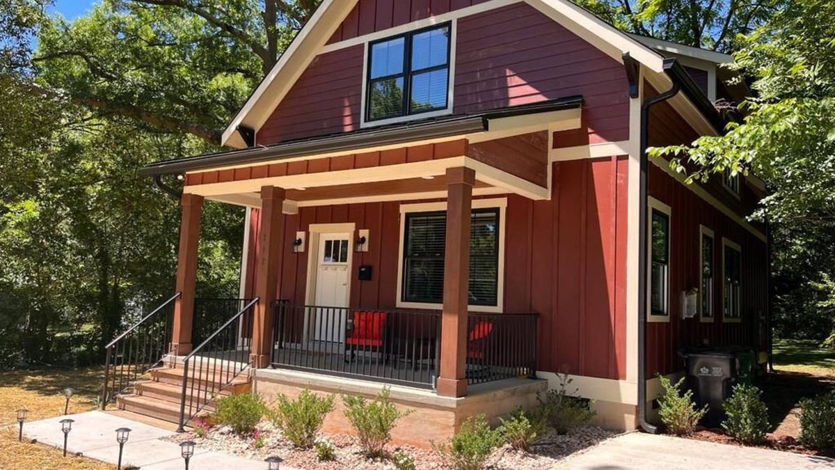 Biddleville House | The Uptown Cottage.1 mile to uptown!