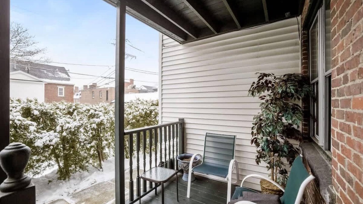 Downtown Apartment | The Urban Green: Stylish Downtown Hideaway