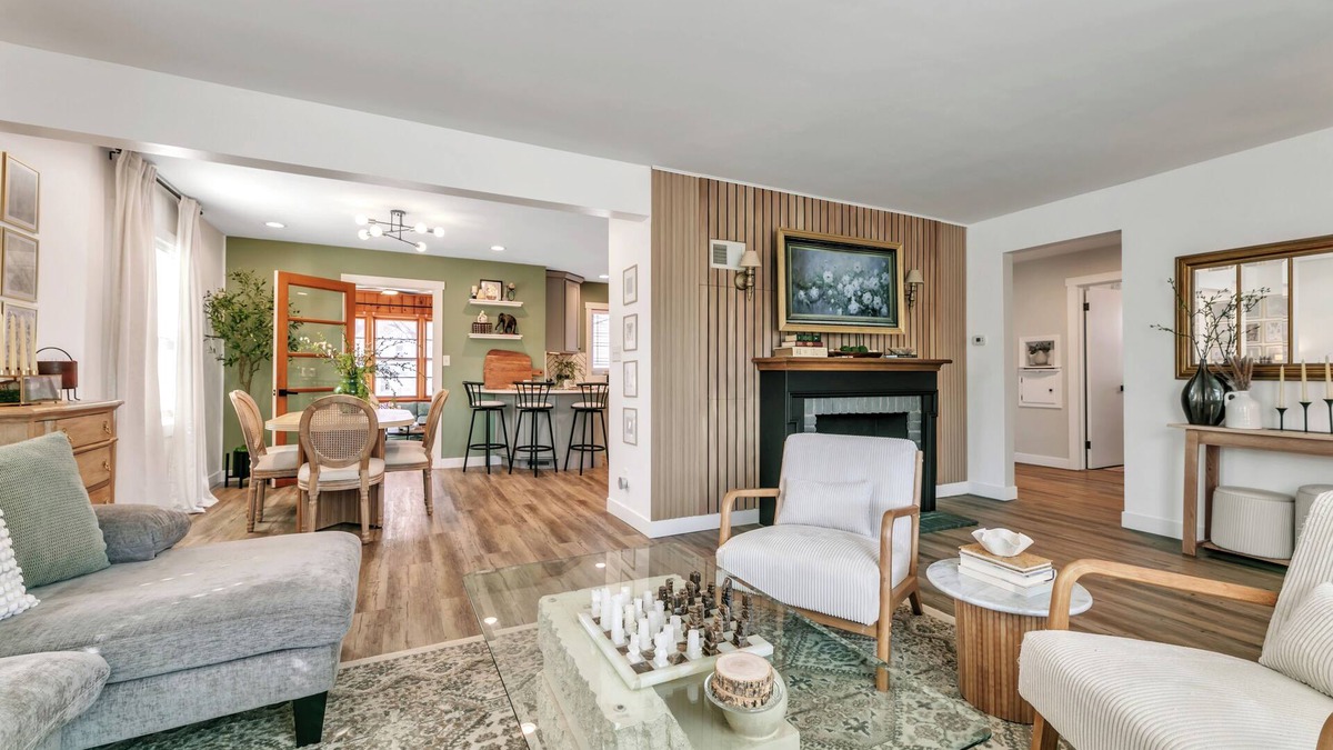 Mankato House | ~The Urban Oasis~Modern
