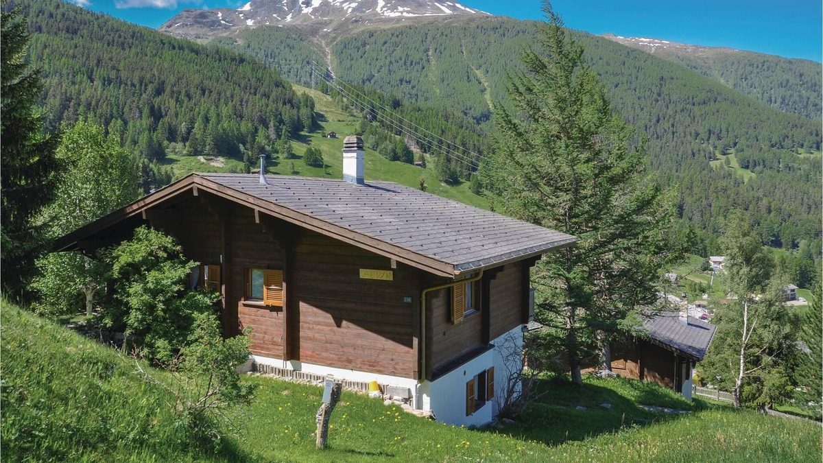 Buerchen House | The vacation home Chalet Audyn in Bürchen was renovated in 2015 and is distributed over two floors o