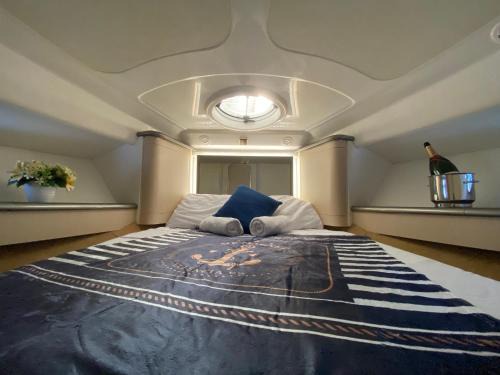 Poblats Maritims Boat Rental | The Valencia Yacht Experience