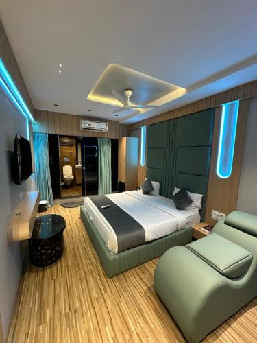 Surat Hotel | the valentine hotel
