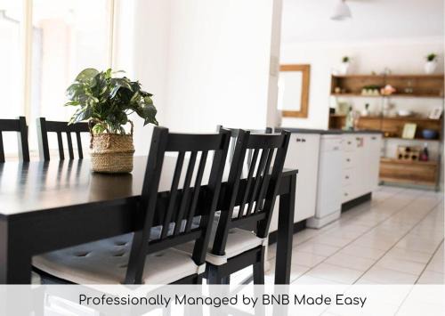 Calare House | The Valerie Gardens - Homely & Cosy, Sleeps 11