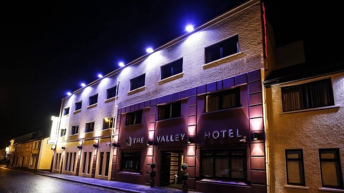 Fivemiletown Hotel | The Valley Hotel & Carriage Gardens
