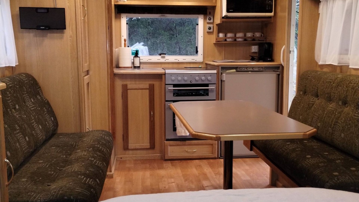 Mylor House | The Van. Off grid, self contained and toasty warm. 5 minutes to Hahndorf.