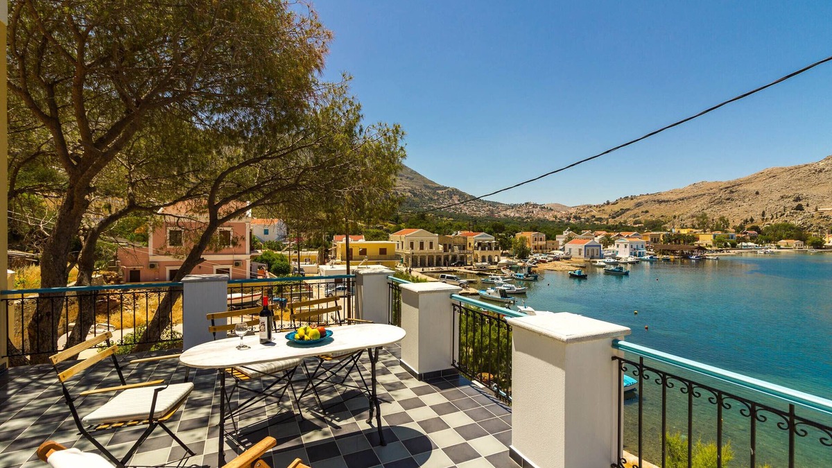 Pedi Villa | The Vegghera House - Seafront Apartment with attic