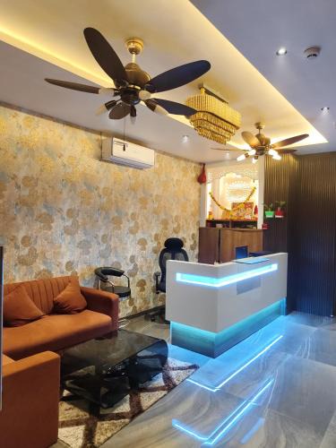 Bhiwandi Hotel | The Velvet Crown Residency