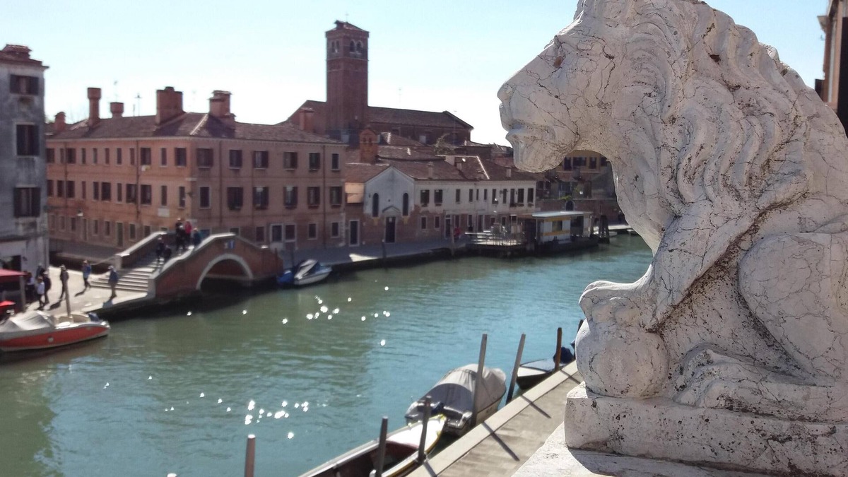 Cannaregio Apartment | The Venetian House with a view of the Cannaregio canal IT027042C2DHCNX36U