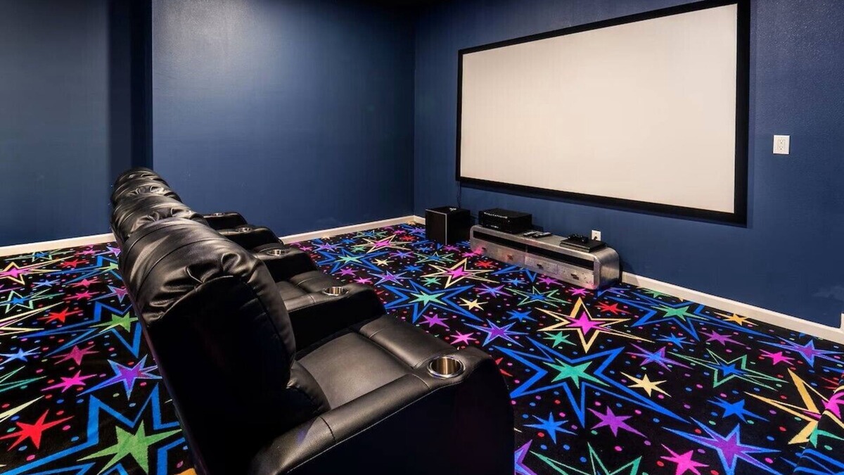Kissimmee House | The Venue Mansion 15 Bedrooms 16BR Lakefront, Pool/Jacuzzi, Theater Near Disney