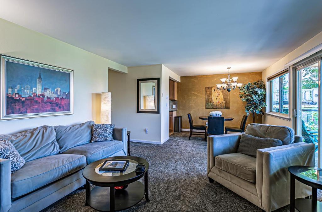 North End Apartment | the Veranda, Best Area, 2 Baths, 2 Bedrooms, WD, Jacuzzi bath, New Carpet, Balcony, 925sf