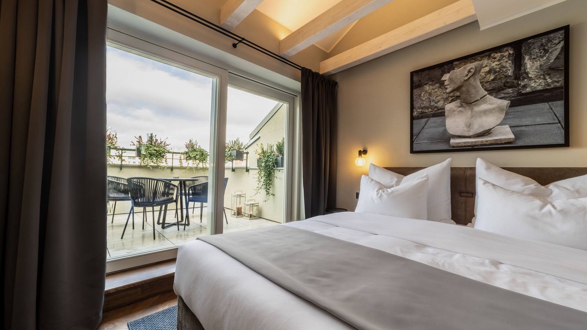 Karlin Hotel | The Viaduct Suites & More