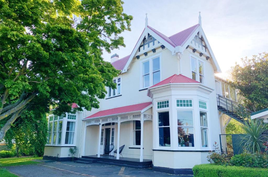 Oamaru Bed & Breakfast | The Vicarage Boutique Bed and Breakfast Oamaru