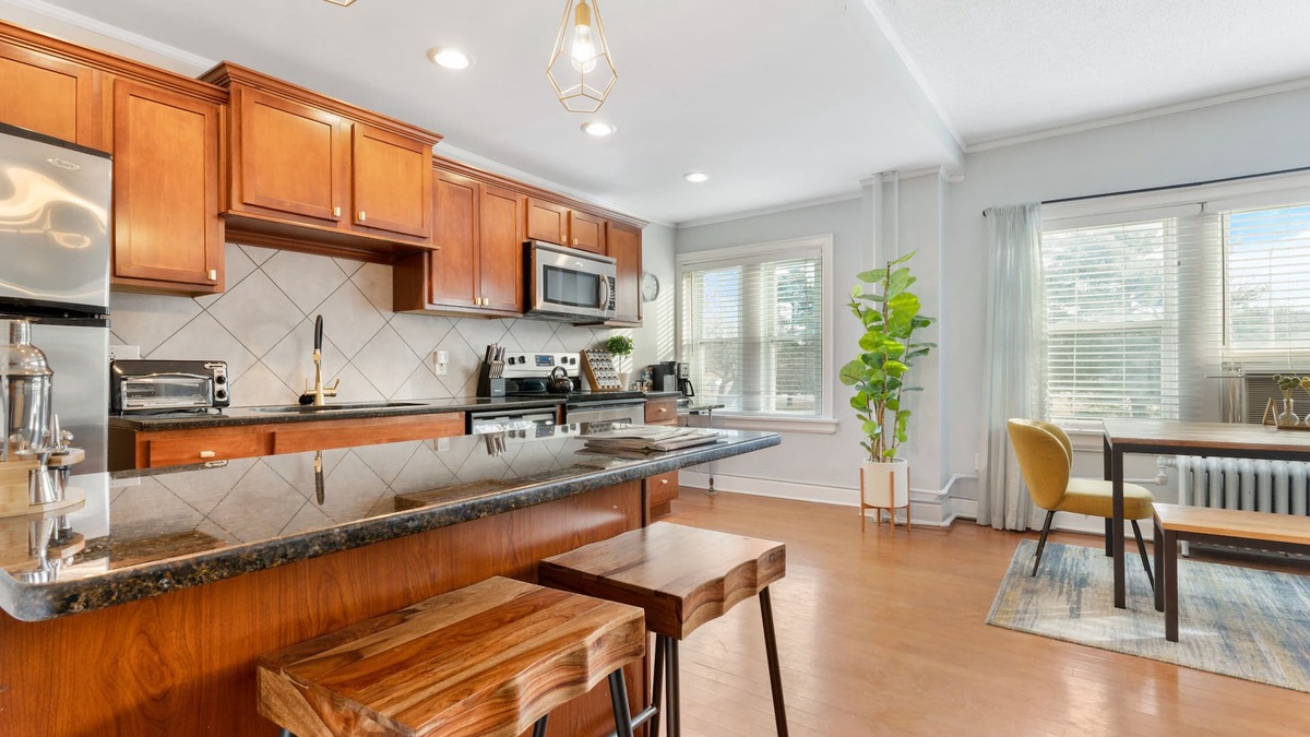 South Kansas City Condo | The View - 1 Bed Plaza Condo + Amazing View