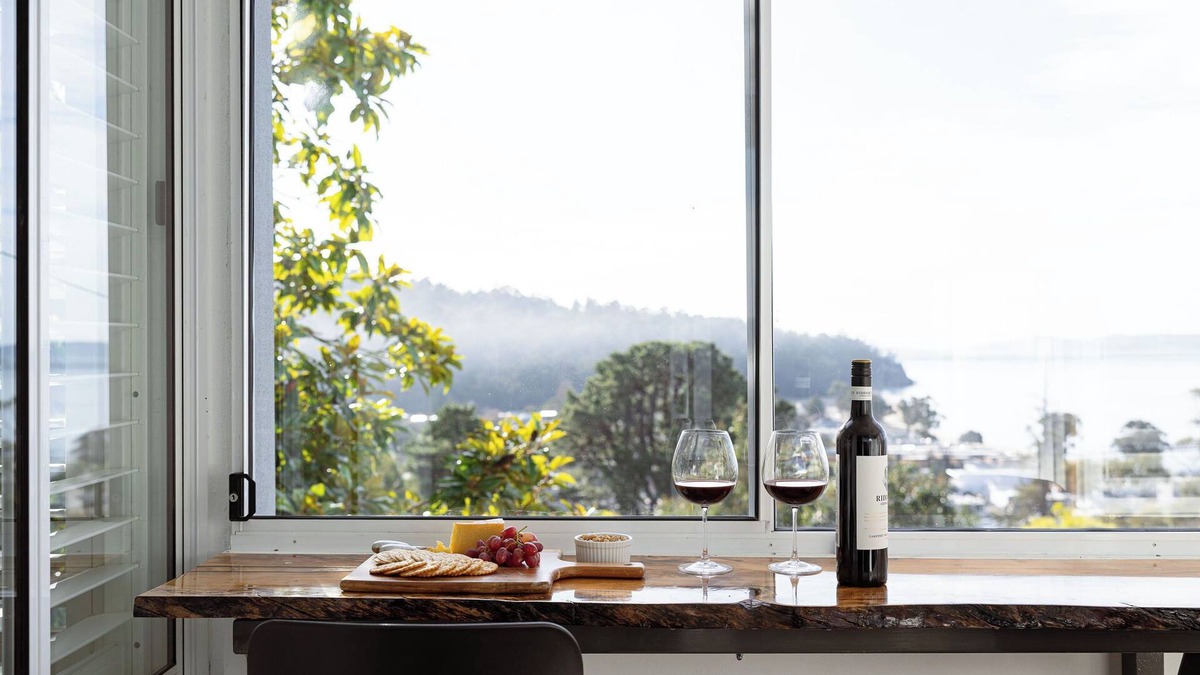 Kingston Beach House | The View at Kingston Beach - Newly Renovated