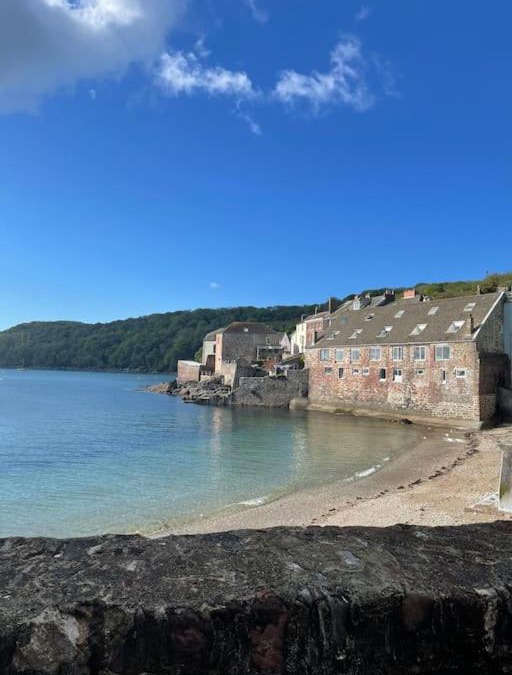 Kingsand Apartment | The View, Kingsand, luxurious seafront penthouse apartment with sun trap balcony and incredible sea views