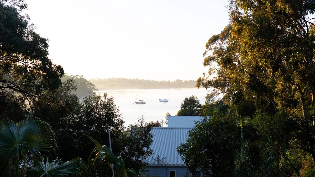 Metung House | The View, Metung. Cosy, Comfy, Pet friendly & breathtaking views of Bancroft Bay