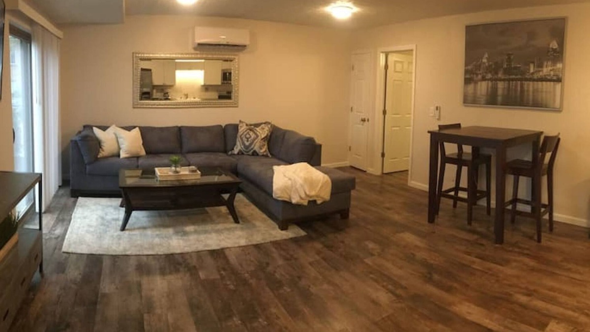 East Price Hill House | ❤️ 🏙 The View-Stylish Interior- Min to downtwn 🌃 ❤️