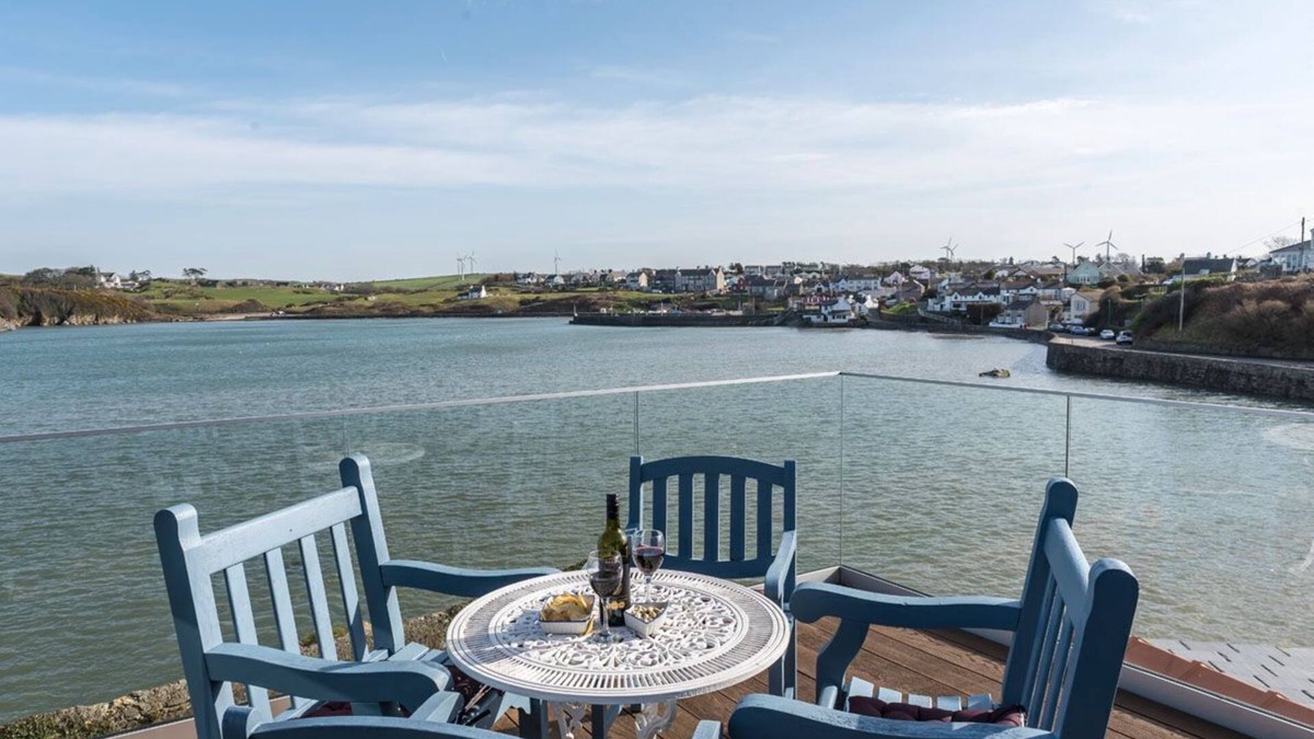 Cemaes Bay Apartment | The View @ The Moorings - an apartment that sleeps 5 guests in 2 bedrooms