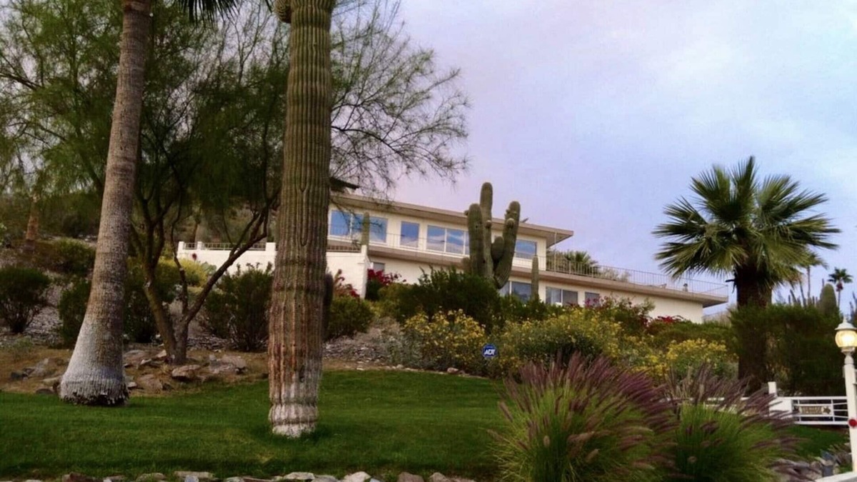 Camelback East House | The ViewPointe- Location! Views - Mountain & Skyline in Central Phoenix