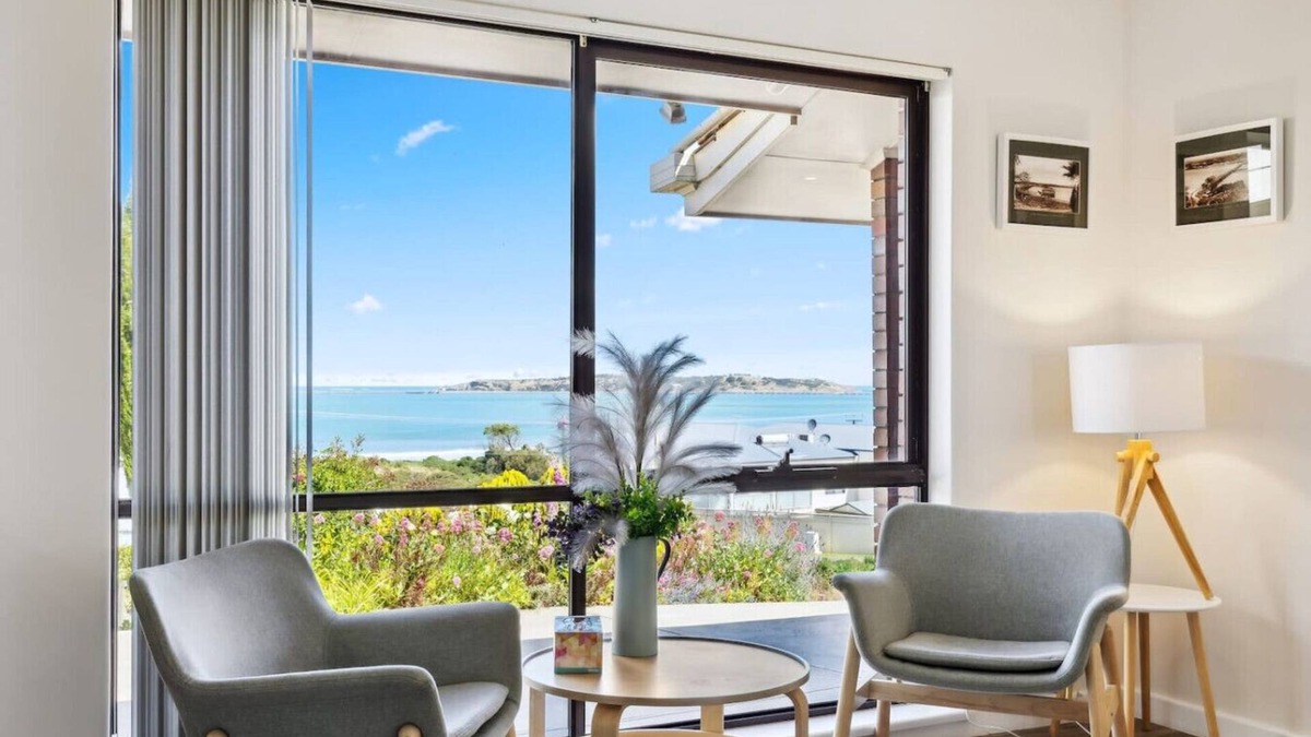 McCracken House | The Views Beach House, Pet friendly, WiFi