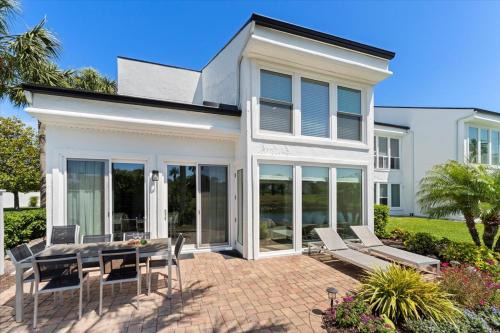Sawgrass House | The Villa at Sawgrass Country Club On the 4th Hole