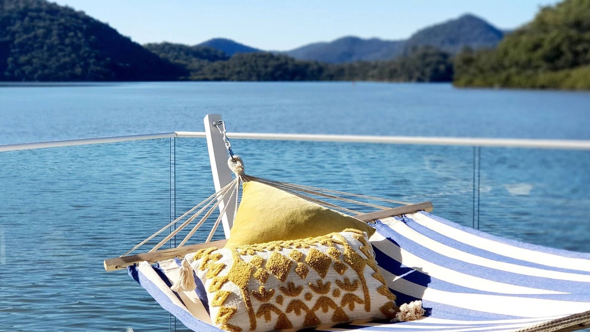 Sydney Cottage | THE VILLA BOATHOUSE waterfront HAWKESBURY RIVER