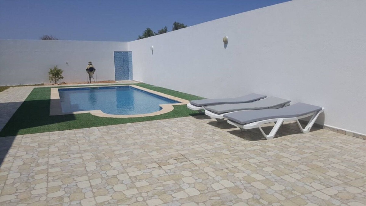 Triffa House | The villa "DAR Sabrine" with its 100% swimming pool not overlooked, barbecue and shower