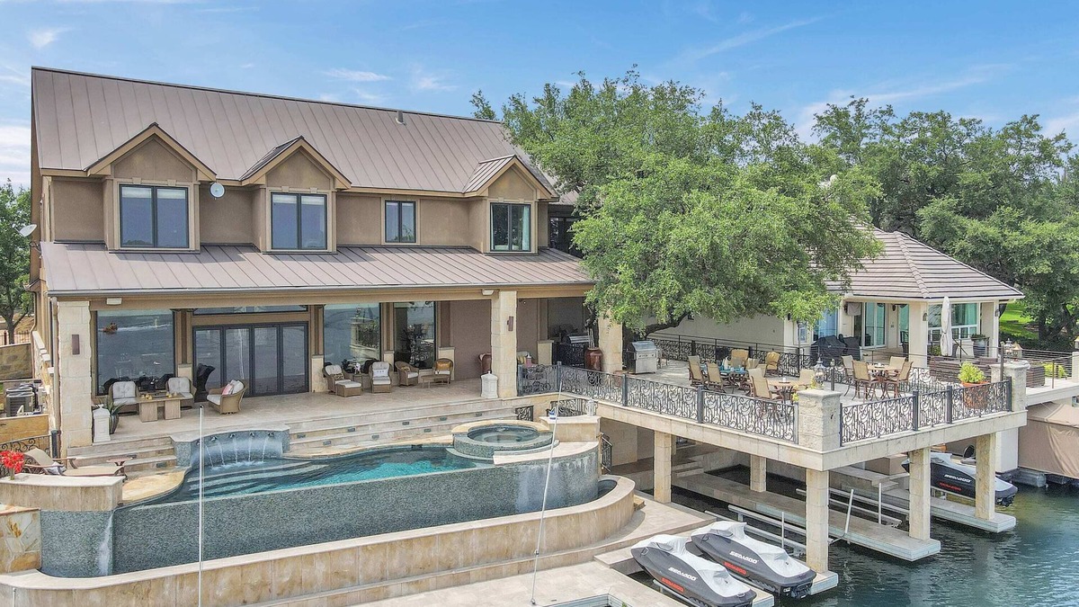 Horseshoe Bay West House | The Villa on Matern | Concierge Services
