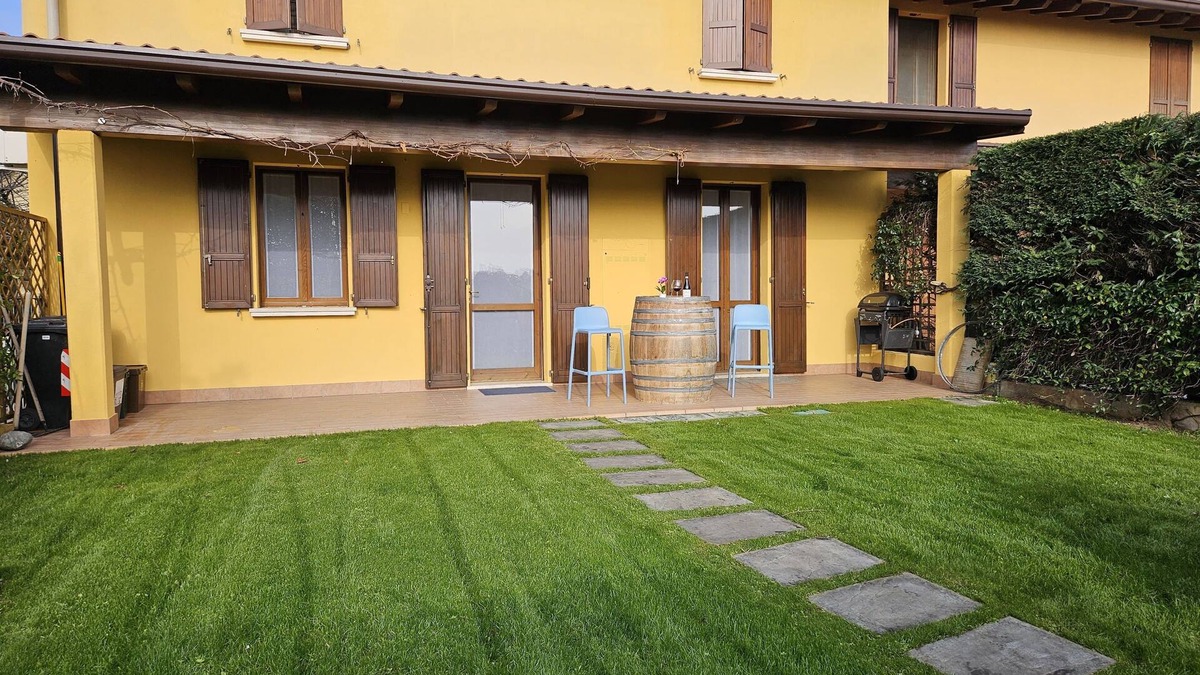 Solferino Apartment | The Vine on the Hill