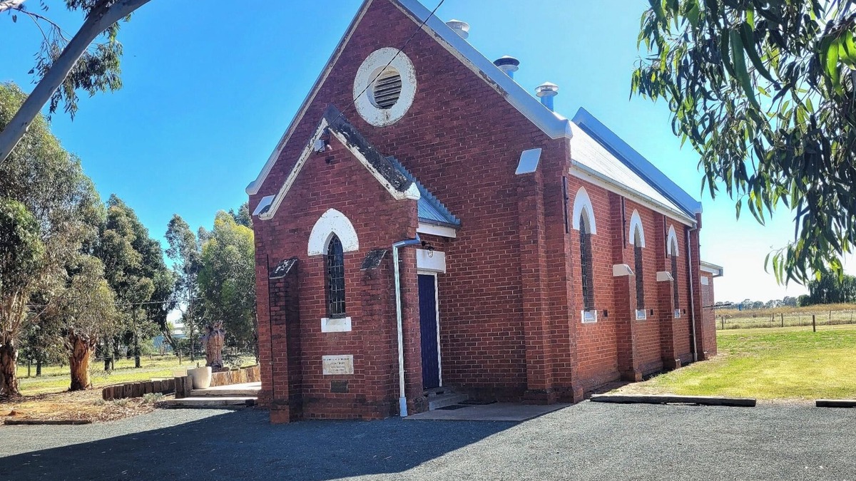 Wyuna House | The Vines - Wyuna. Luxury Church Retreat near Echuca