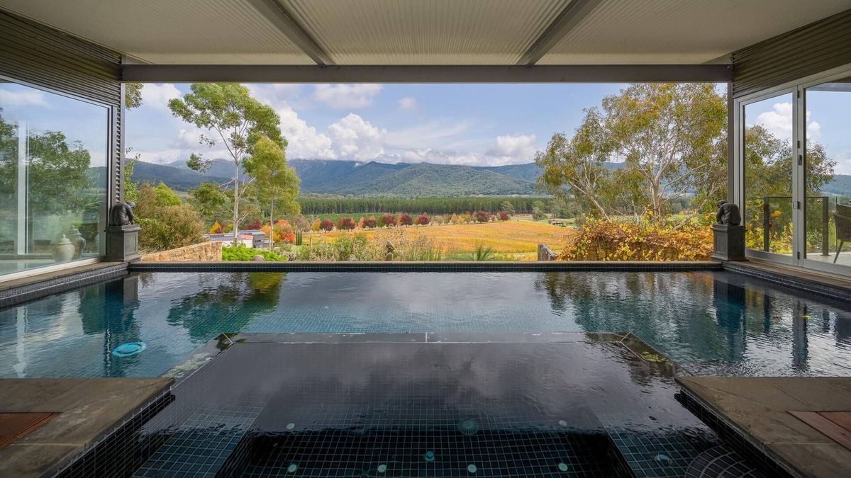 Porepunkah Villa | The Vineyard Residence - Feathertop Winery Private Estate