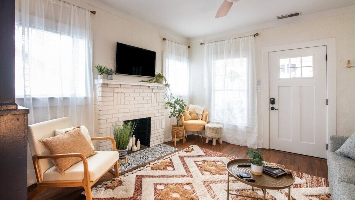 Five Points South House | The Vinyl - Near UAB & DT - Full of charm and eclectic decor w/front porch and fire table
