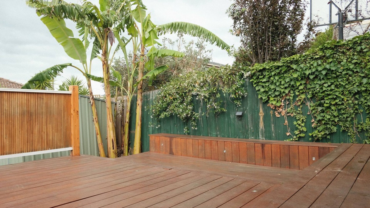 Noble Park North House | The Viridian - A Cosy Urban Retreat