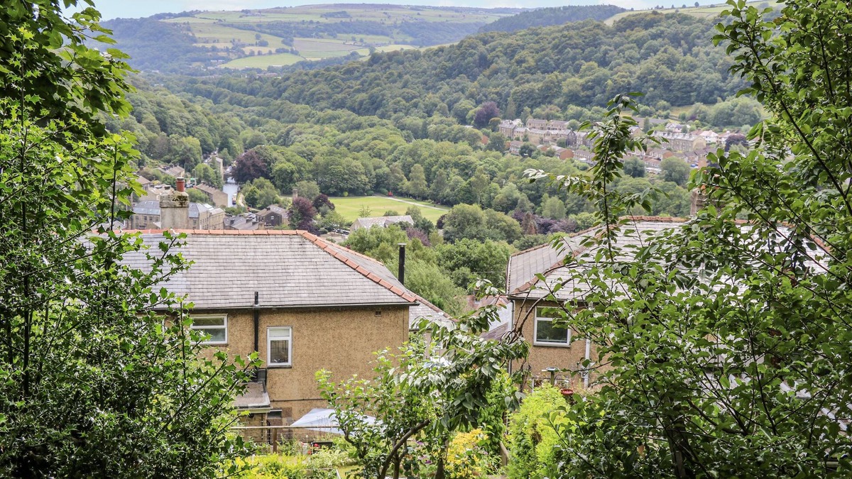 Wadsworth Cottage | THE VISTA, family friendly, with a garden in Hebden Bridge