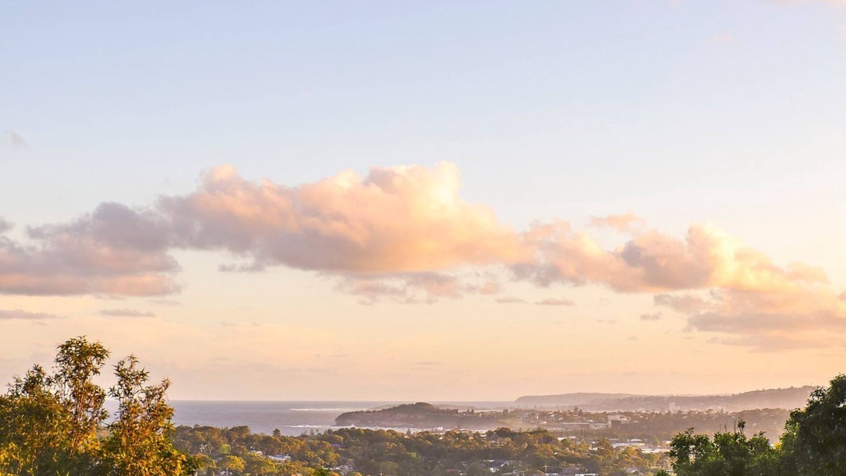 Newport House | The Vista - Sunny designer abode w 180° waterviews