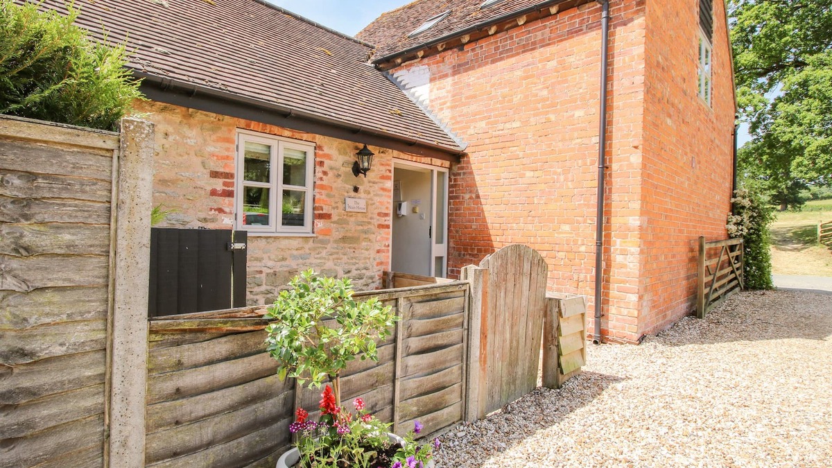 Acton Scott Cottage | THE WAIN HOUSE, pet friendly, character holiday cottage in Westhope