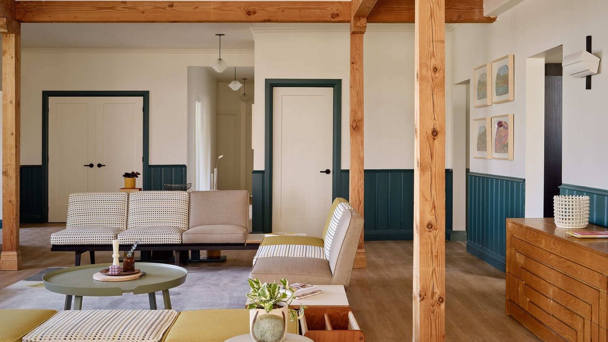 Corbyville House | The Wallace House | 20 Person Luxury Accommodations | Black Bear Ridge Resort