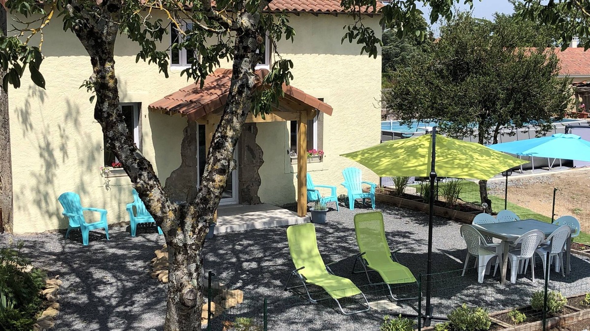 Le Dorat Cottage | The Walnut Tree Gite, a place you can totally relax in.