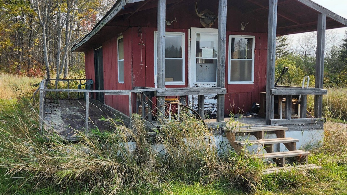 Chisholm Cabin | The Wasi River Outpost - A Rustic Refuge