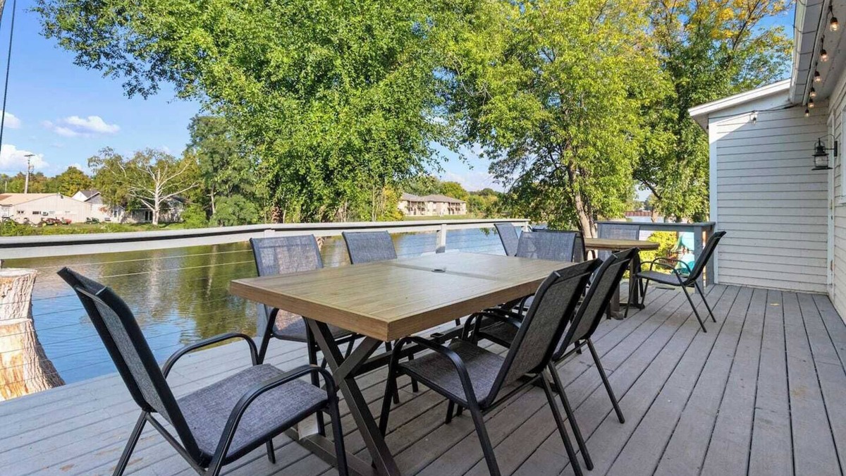 Oconto House | The Waterfront- Game Room!Movie Theatre! 6 Bedrooms! Bunk Room!