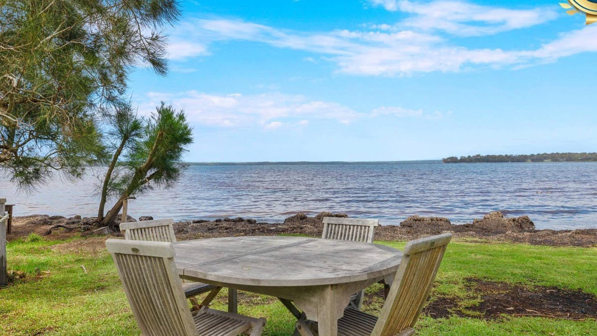 Erowal Bay House | The Waterfront House - Pet Friendly - Absolute Waterfront