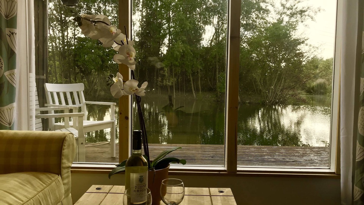 Bedworth Bed & Breakfast | The Waterfront Lodges