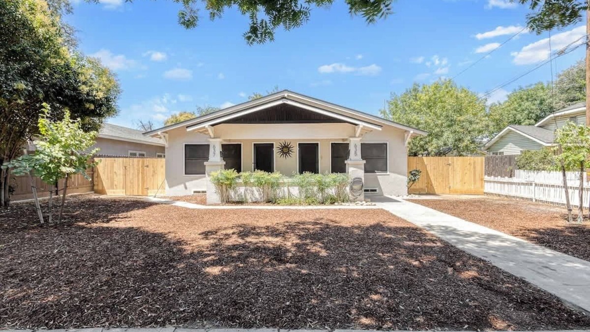 Visalia House | The Watson Suite Near DT Visalia, SNP!