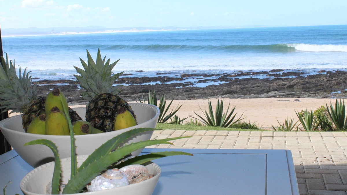 Jeffreys Bay House | @The Waves beach accommodation with sea and mountain views!n7 Bedrooms