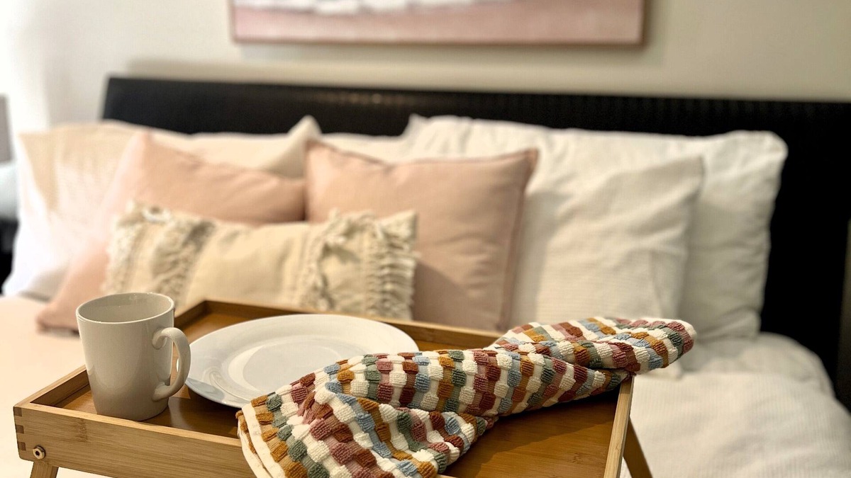 Cowes Apartment | The Waves Cowes 446 - Couples Spa Suite Panoramic Beach View – WiFi, Parking