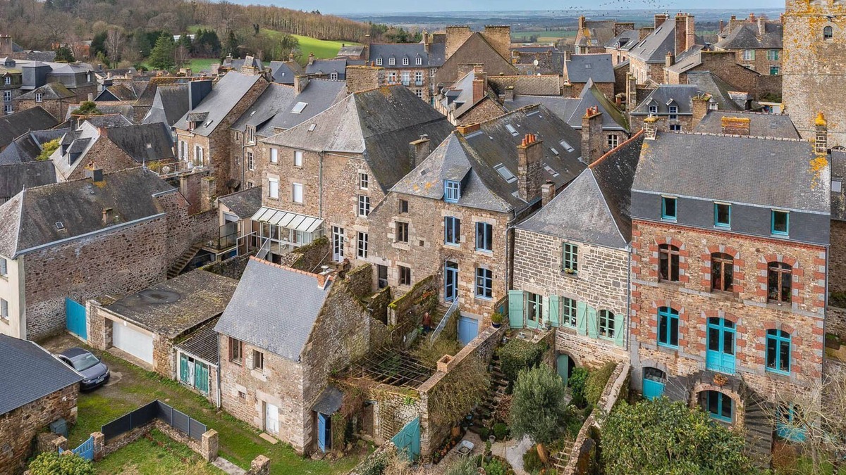 Miniac-sous-Becherel House | The weaver's house in the heart of the book city