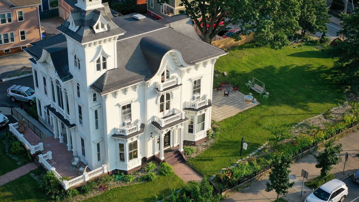 Federal Hill Bed & Breakfast | The Wedding Cake House