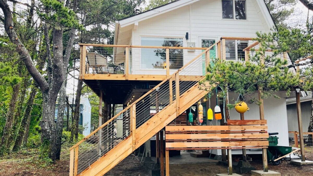 Neskowin Cabin | The Weekender | Hot Tub| Neskowin Village