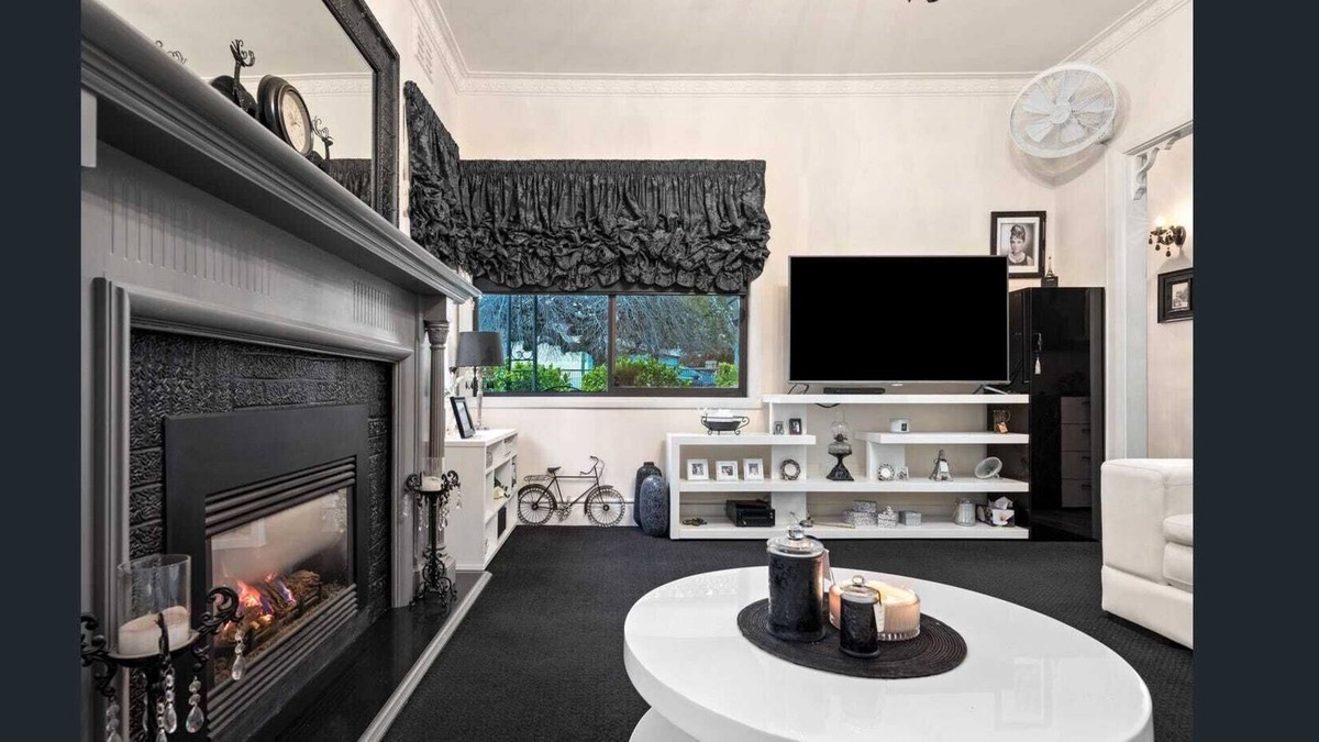 West Albury House | The Weeping Elm - Large and Spacious