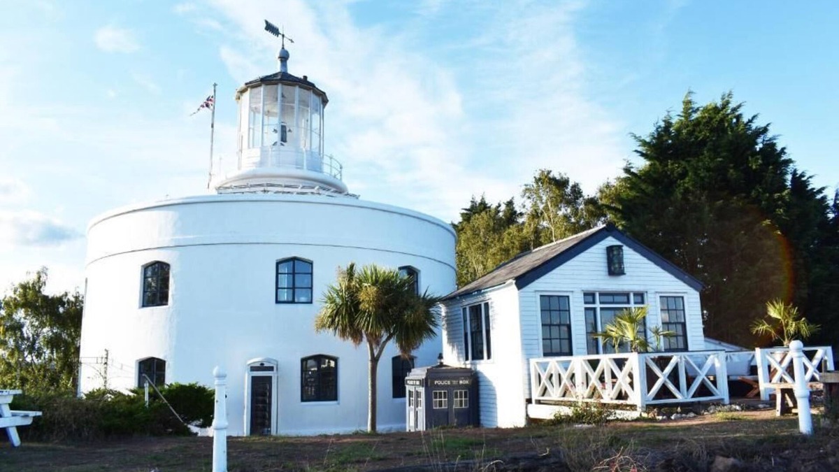 St. Brides Wentlooge Apartment | The West Usk Lighthouse Lightkeepers Lodge